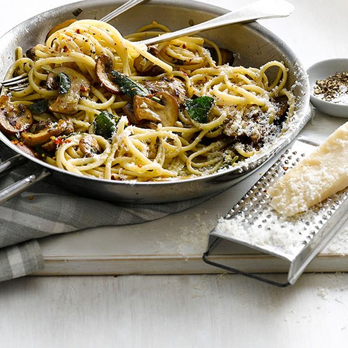 Linguine with garlic mushrooms and sage