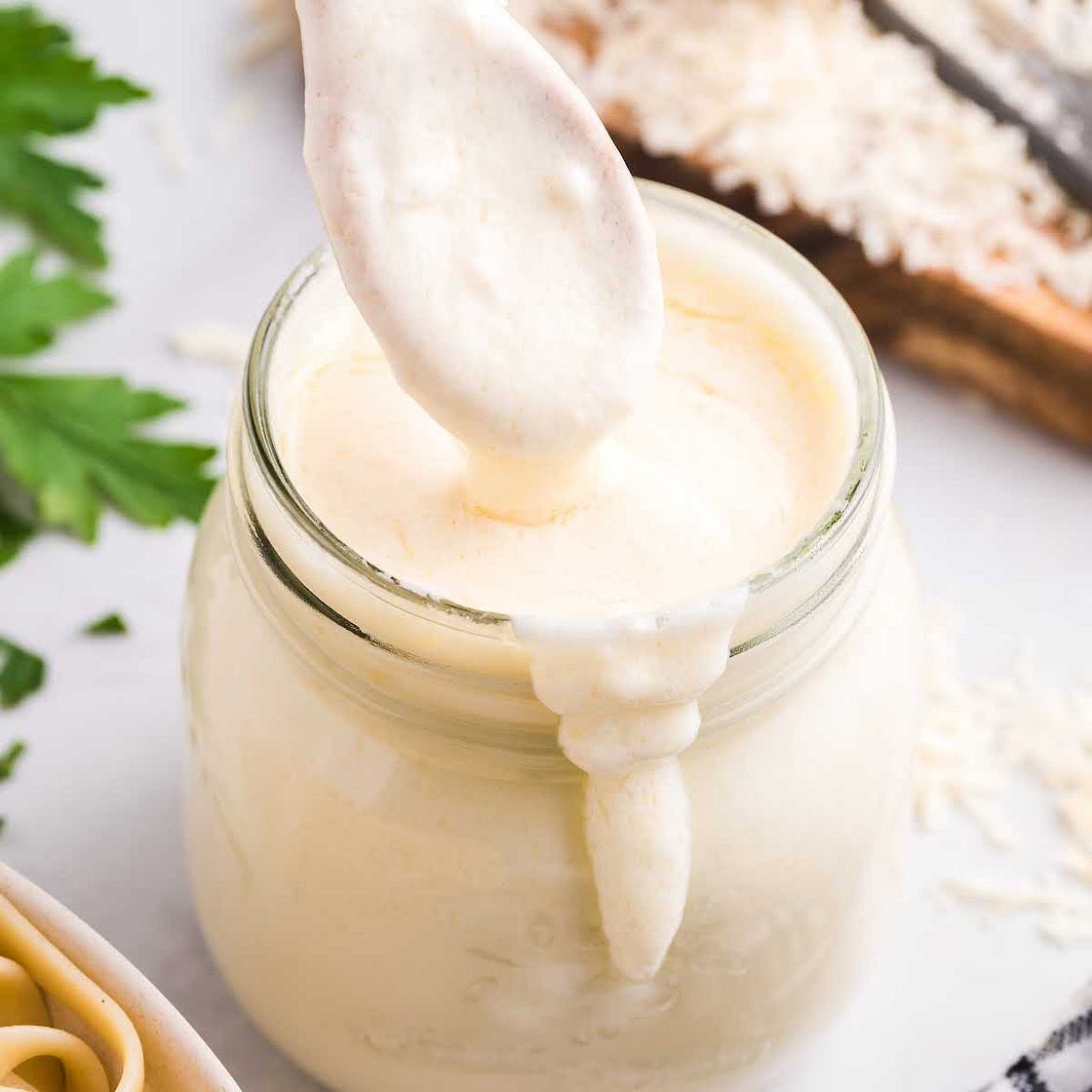 Olive Garden Alfredo Sauce (Copycat Recipe)