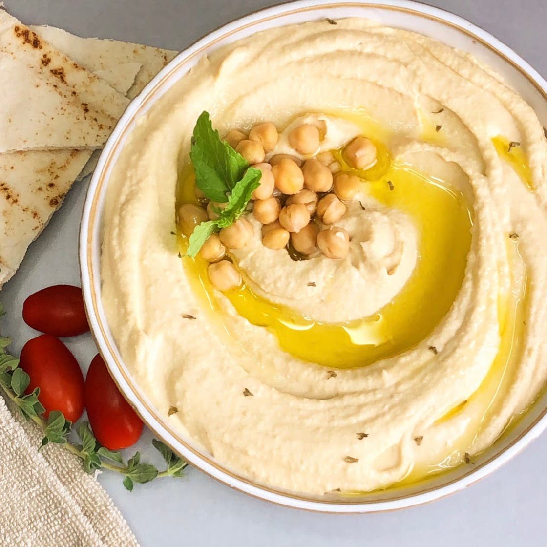 Easy Creamy Hummus with Tahini