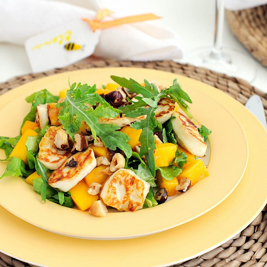 Salade de roquette, poulet grillé et mangue