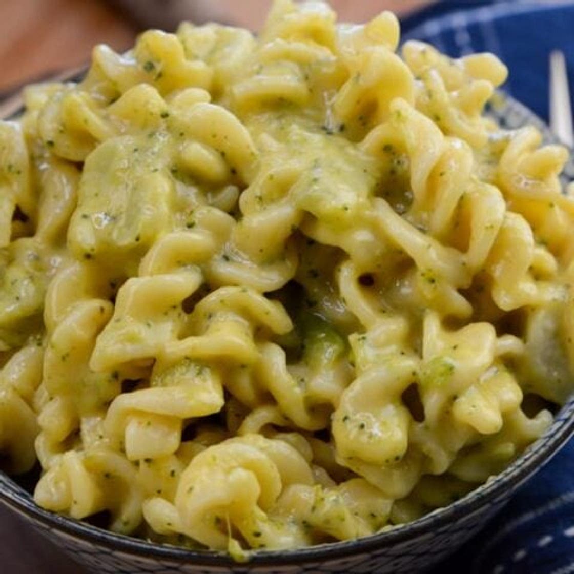 Instant Pot Broccoli & Cheddar Pasta