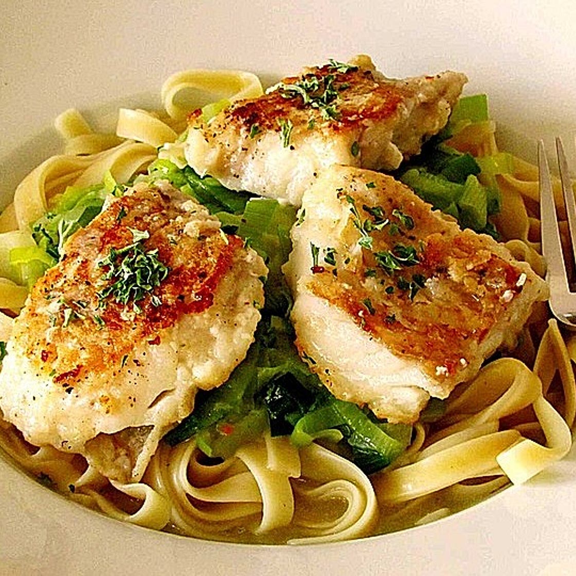 Fisch mit Lauch-Nudeln