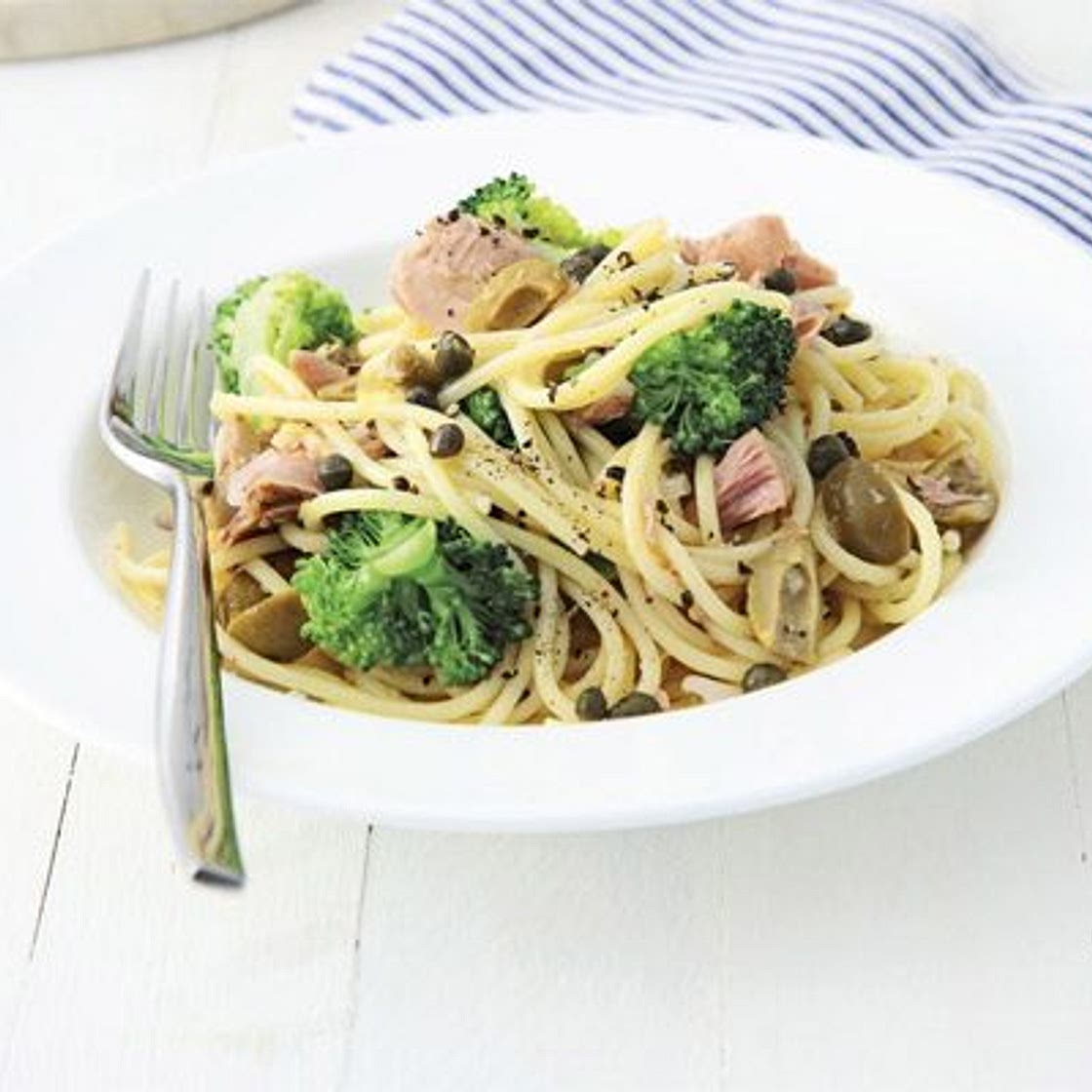 Lemon spaghetti with tuna & broccoli