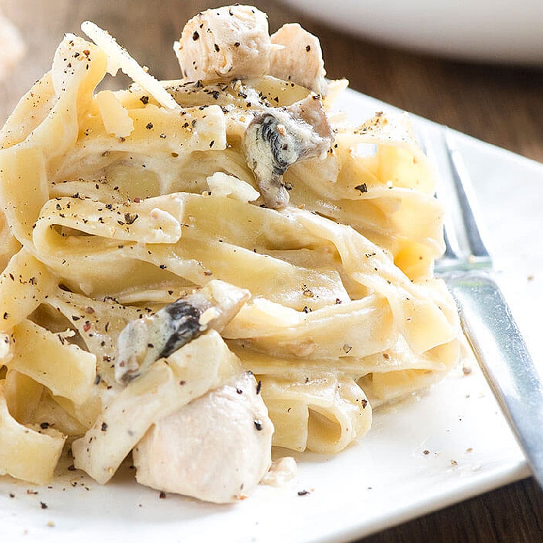 One-Pan Chicken and Mushroom Tagliatelle