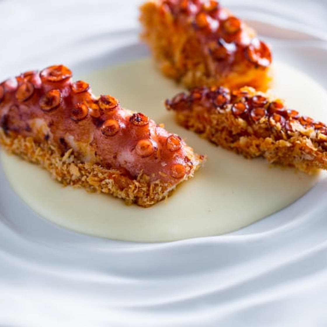 Polpo alla piastra su crema di patate