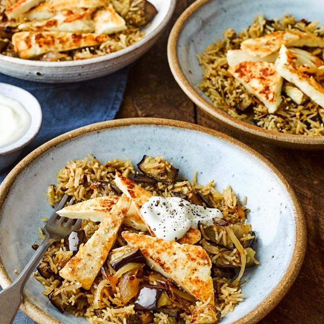 Aubergine pilaf with crispy halloumi
