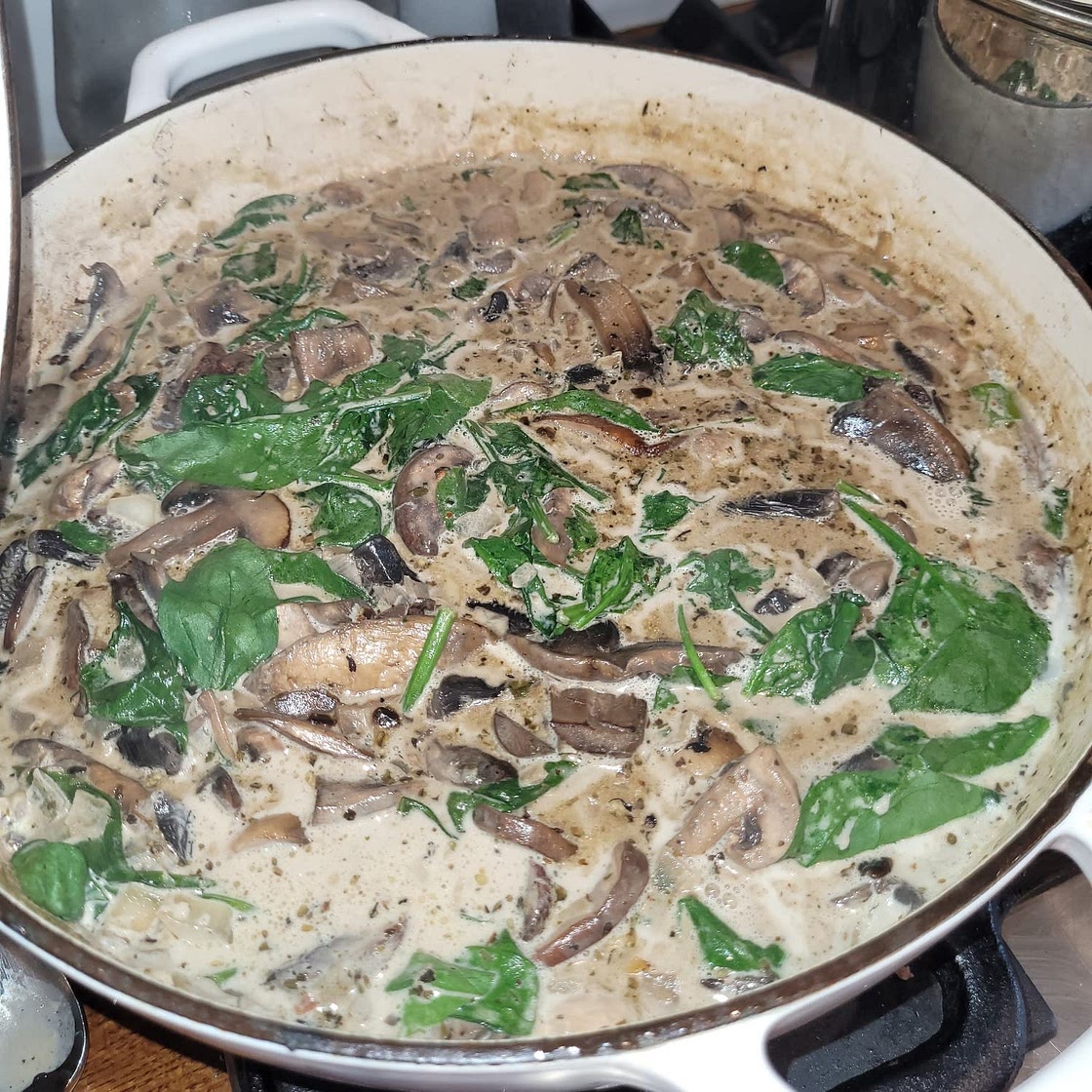 One-Pot Garlic Parmesan Pasta with Spinach and Mushrooms