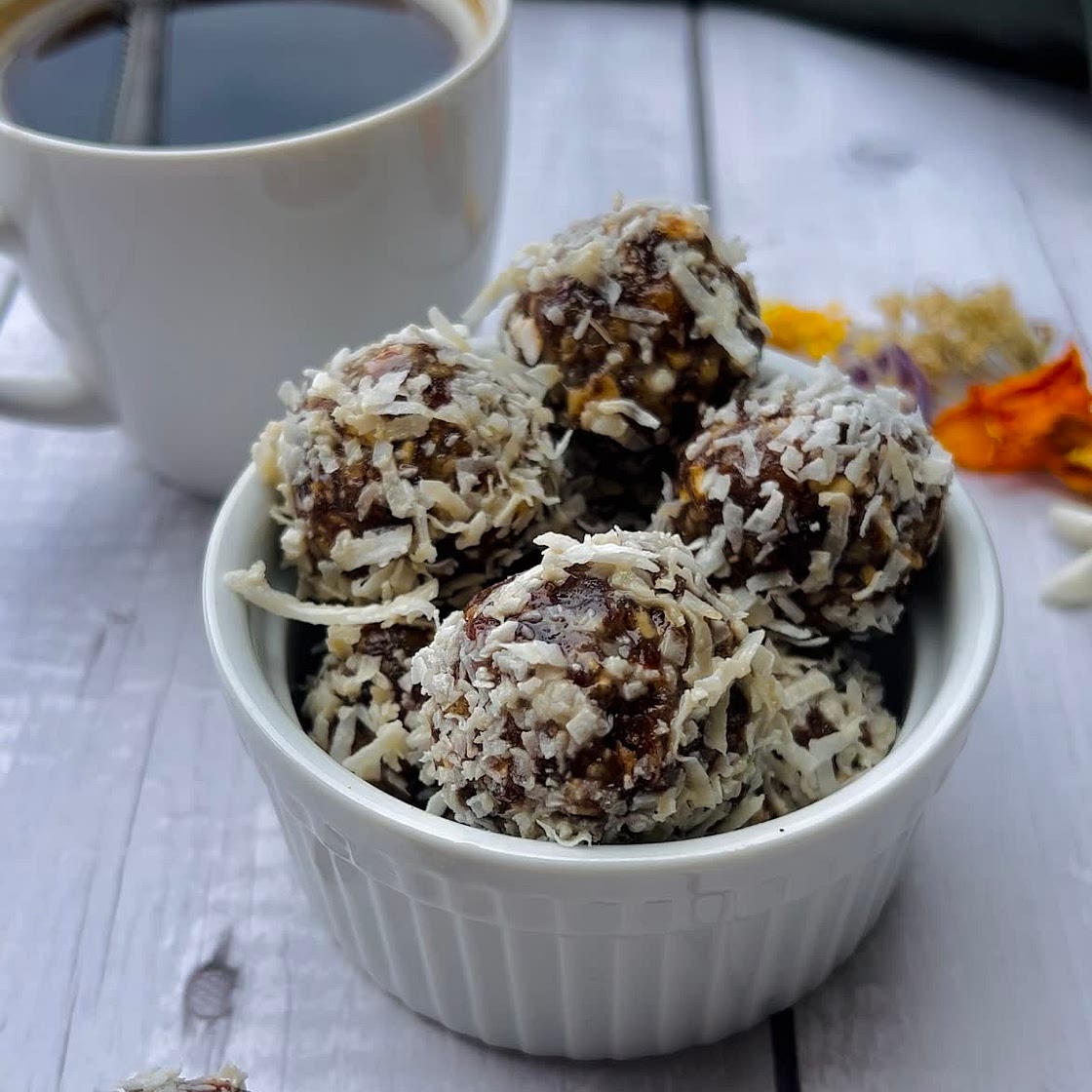 (No Bake) Maple Tahini Energy Balls
