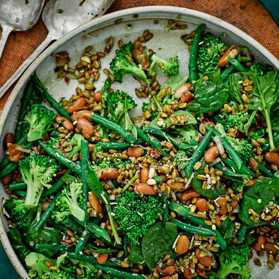 Grains, greens and beans salad with pesto dressing