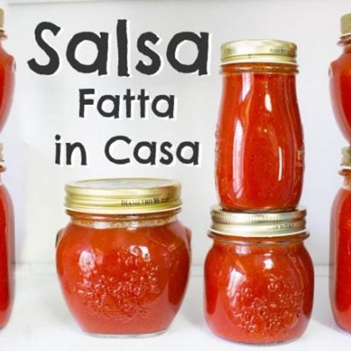 Conserva di salsa di pomodoro fresco fatta in casa