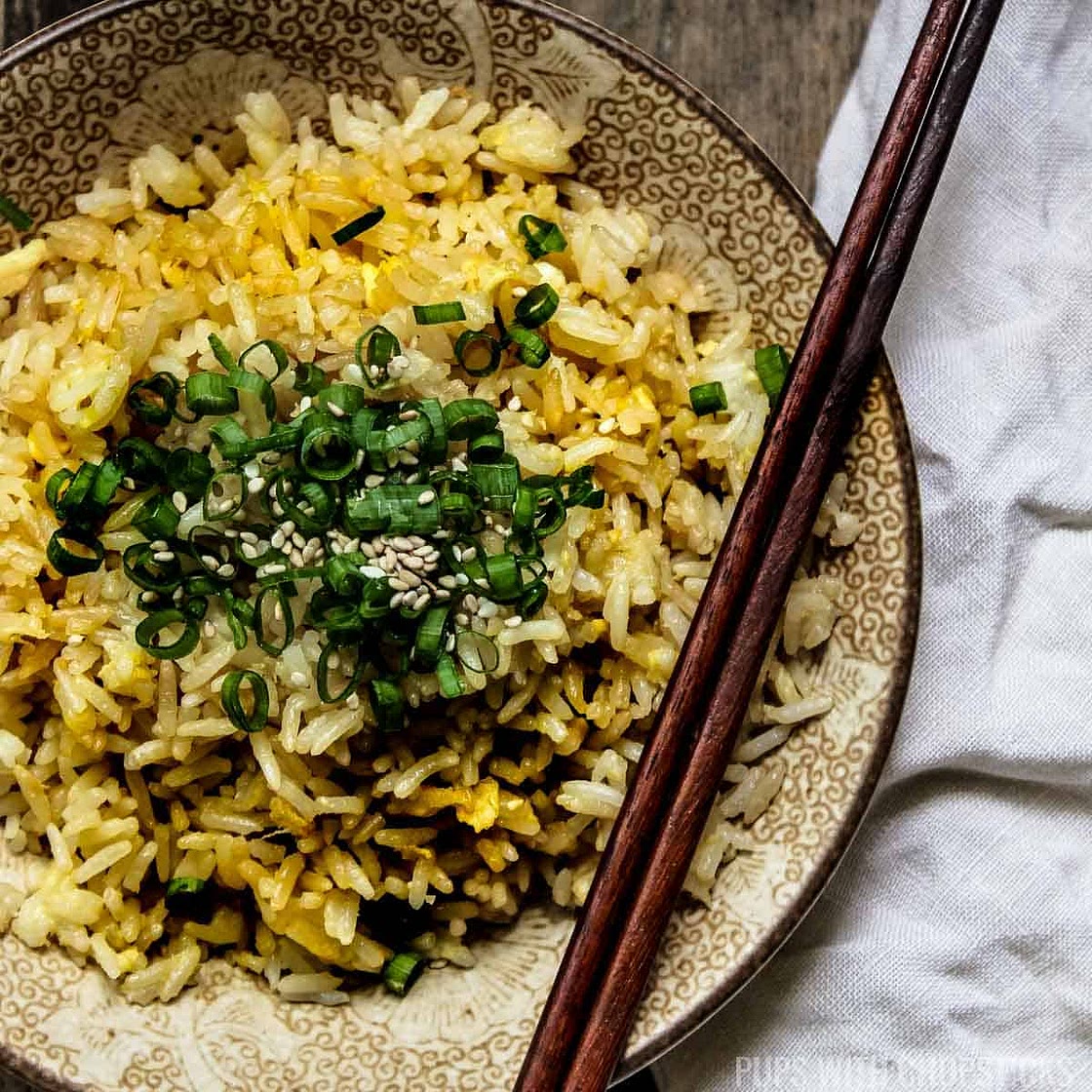 Easy Egg Fried Rice (5 Ingredients)