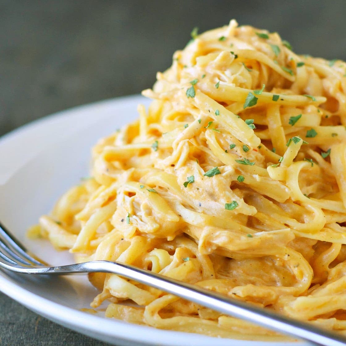 Slow Cooker Cheesy Buffalo Chicken Pasta