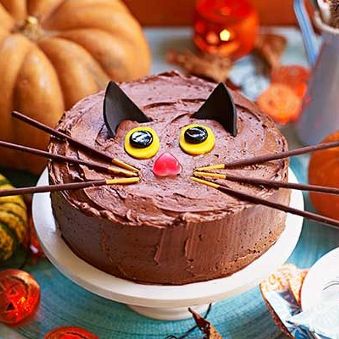 Black cat cake