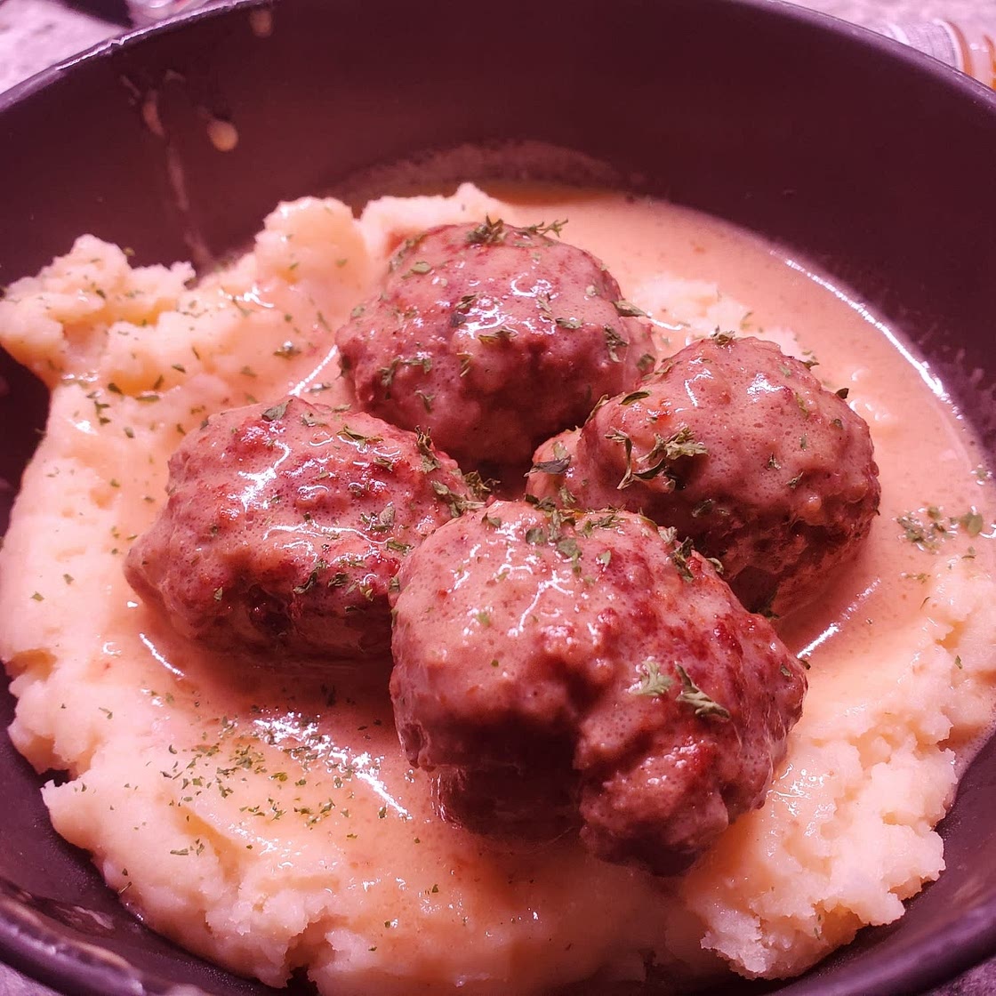 Slow Cooker Swedish Meatballs