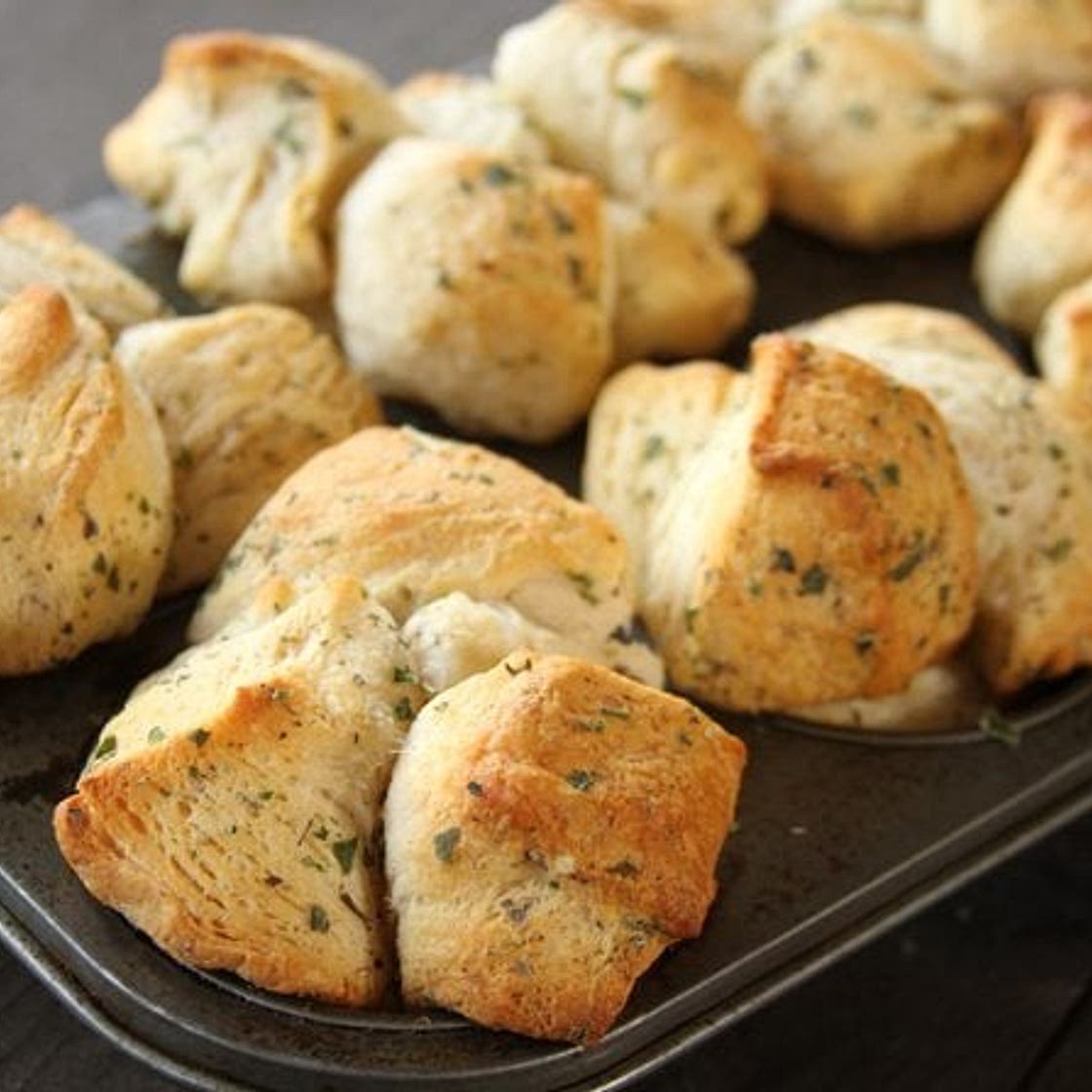 Garlic Herb Pull-Apart Rolls