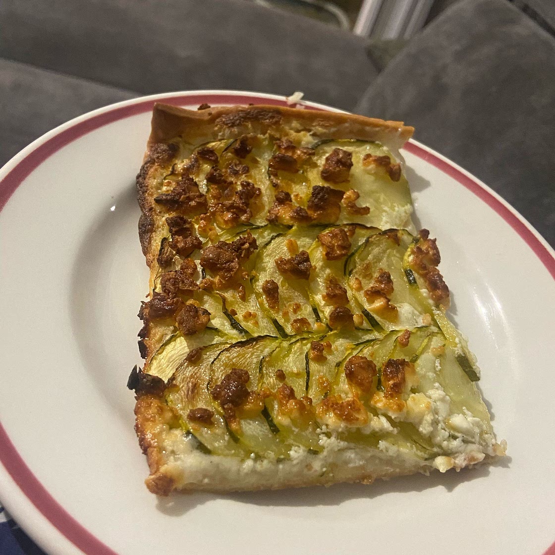 Pizza courgette oignon crème feta