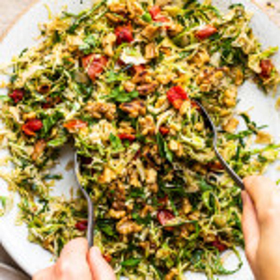Cabbage salad with sundried tomatoes