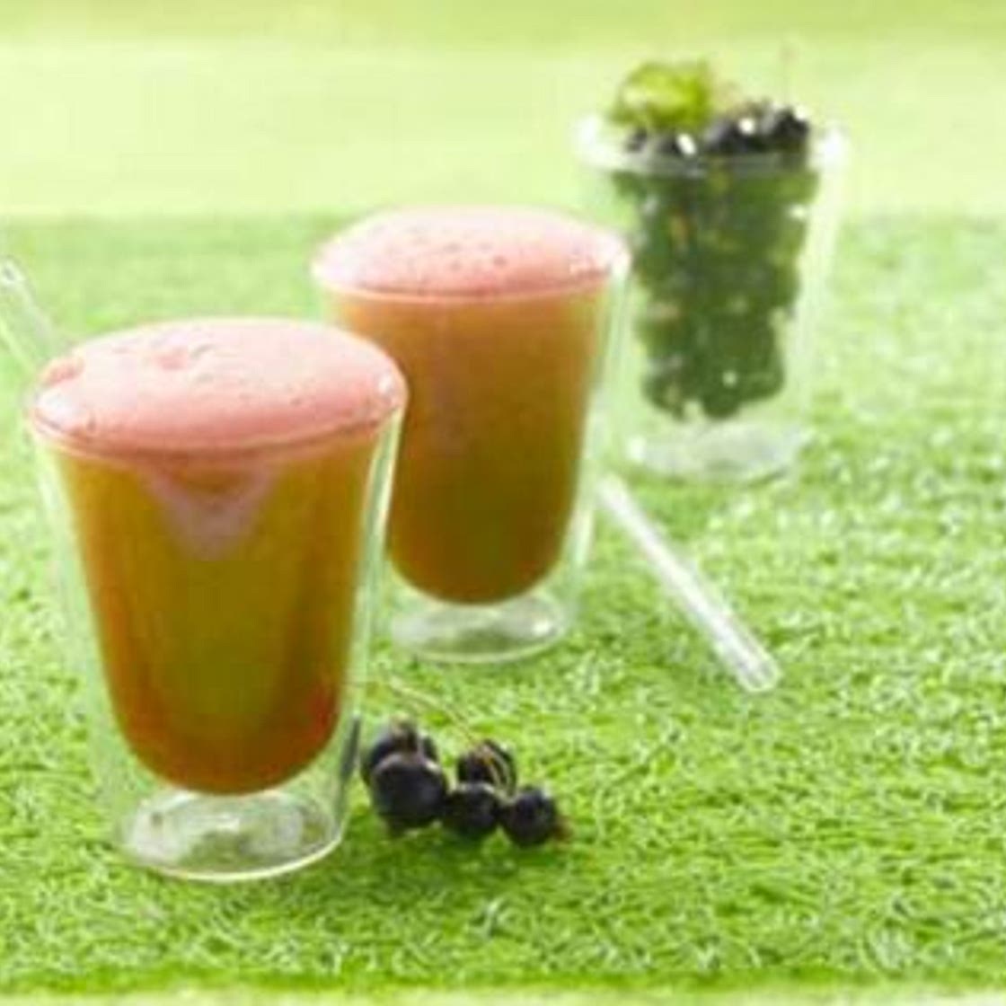 Cocktail de jus de cassis, gingembre et tonic