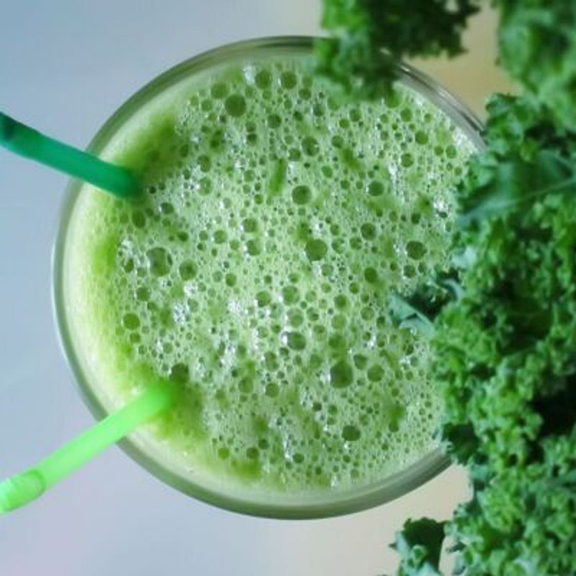 Smoothie kale, agrumes et gingembre