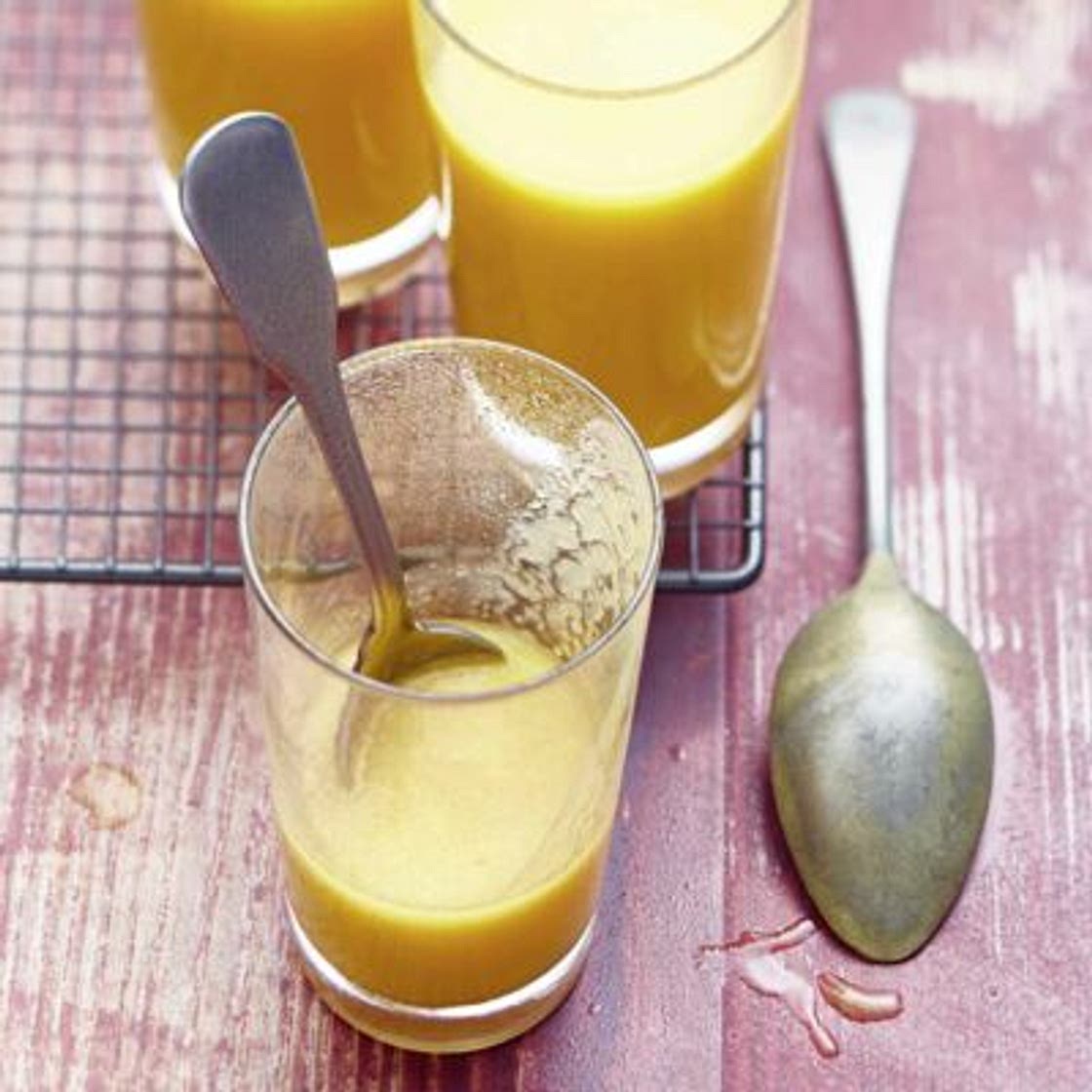 Smoothie abricots, pêches, jus de pomme