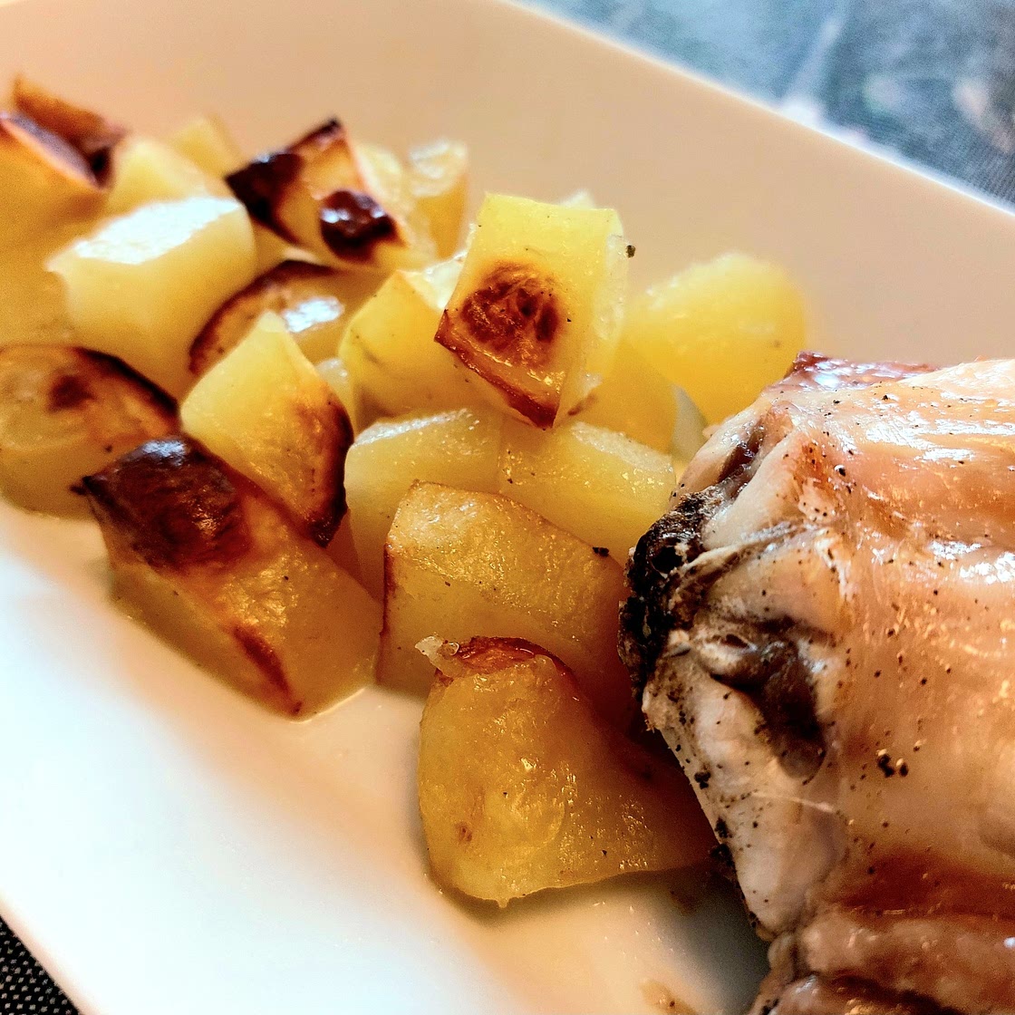 Baked rabbit with potatoes