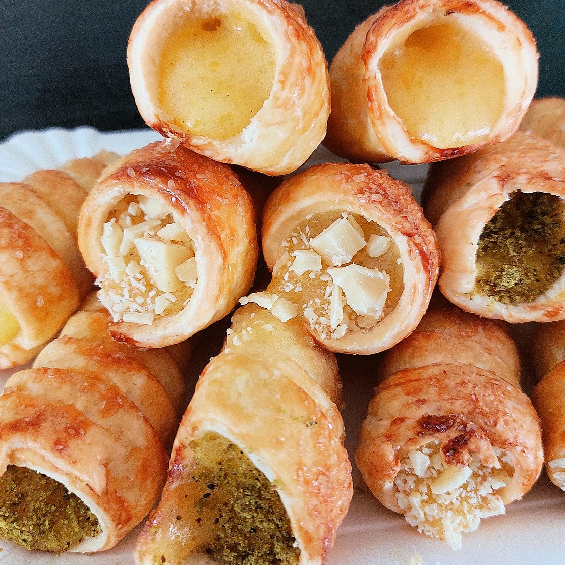 Cream horn - Custard and white chocolate