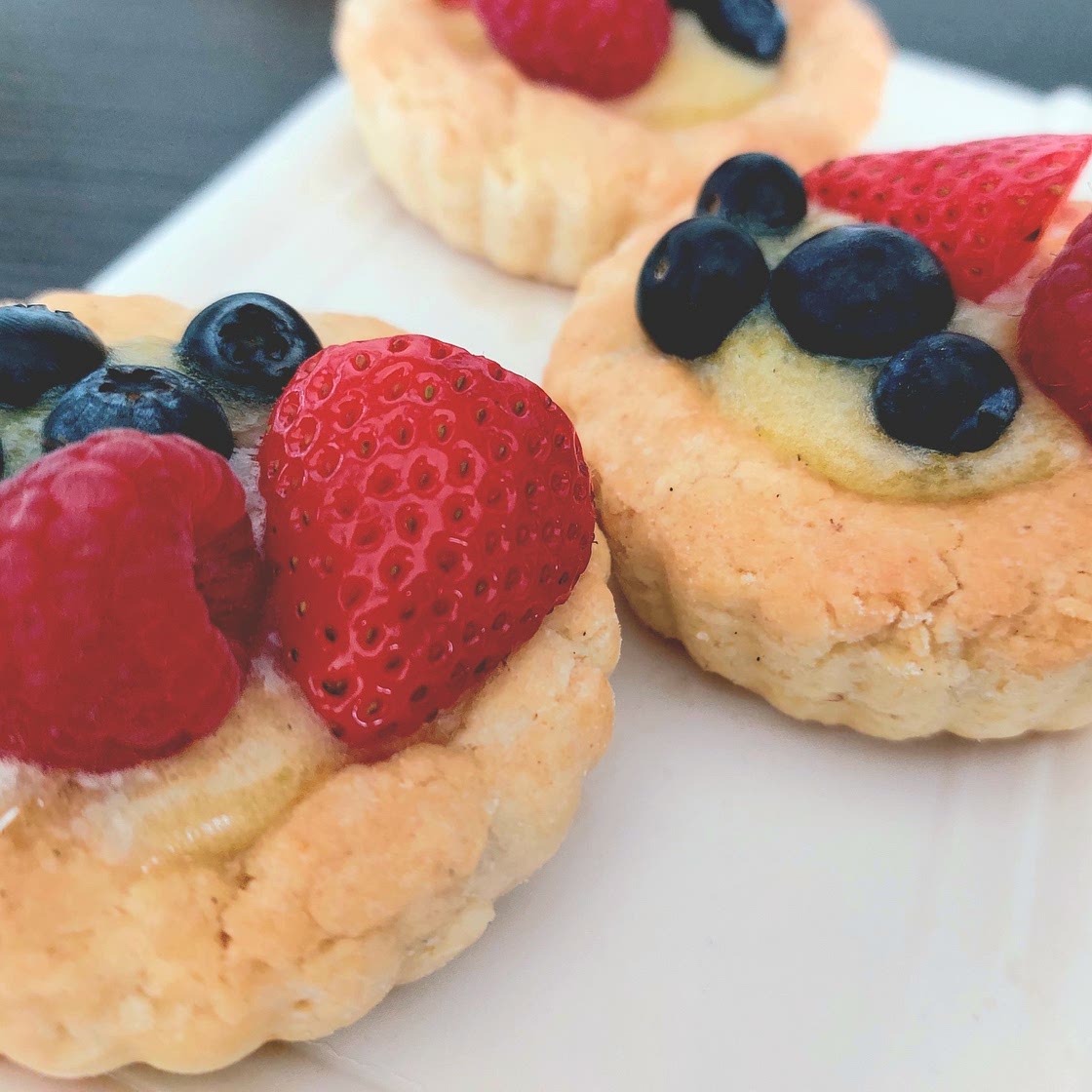 Butter tart - Custard and mixed berries