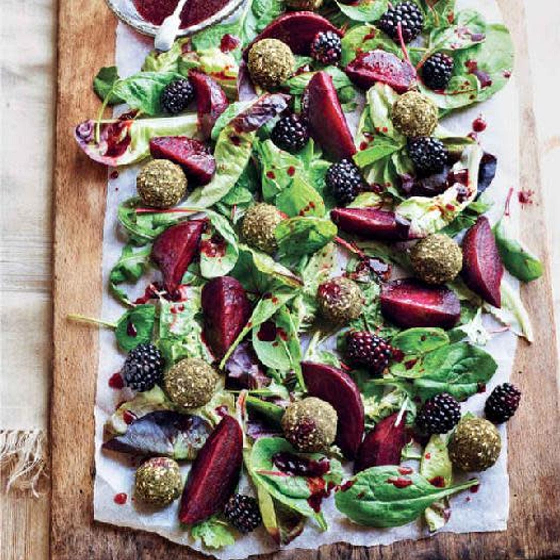 *0264kcal[7.8]* Blackberry, Beetroot & Za’atar Goats’ Cheese Salad
