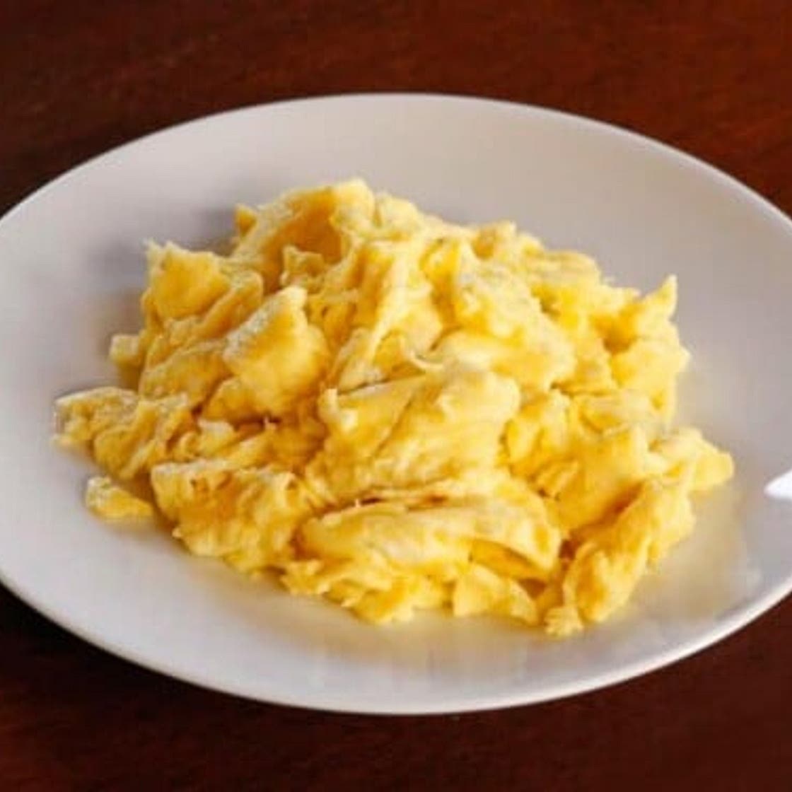 How to Make Fluffy Moist Scrambled Eggs