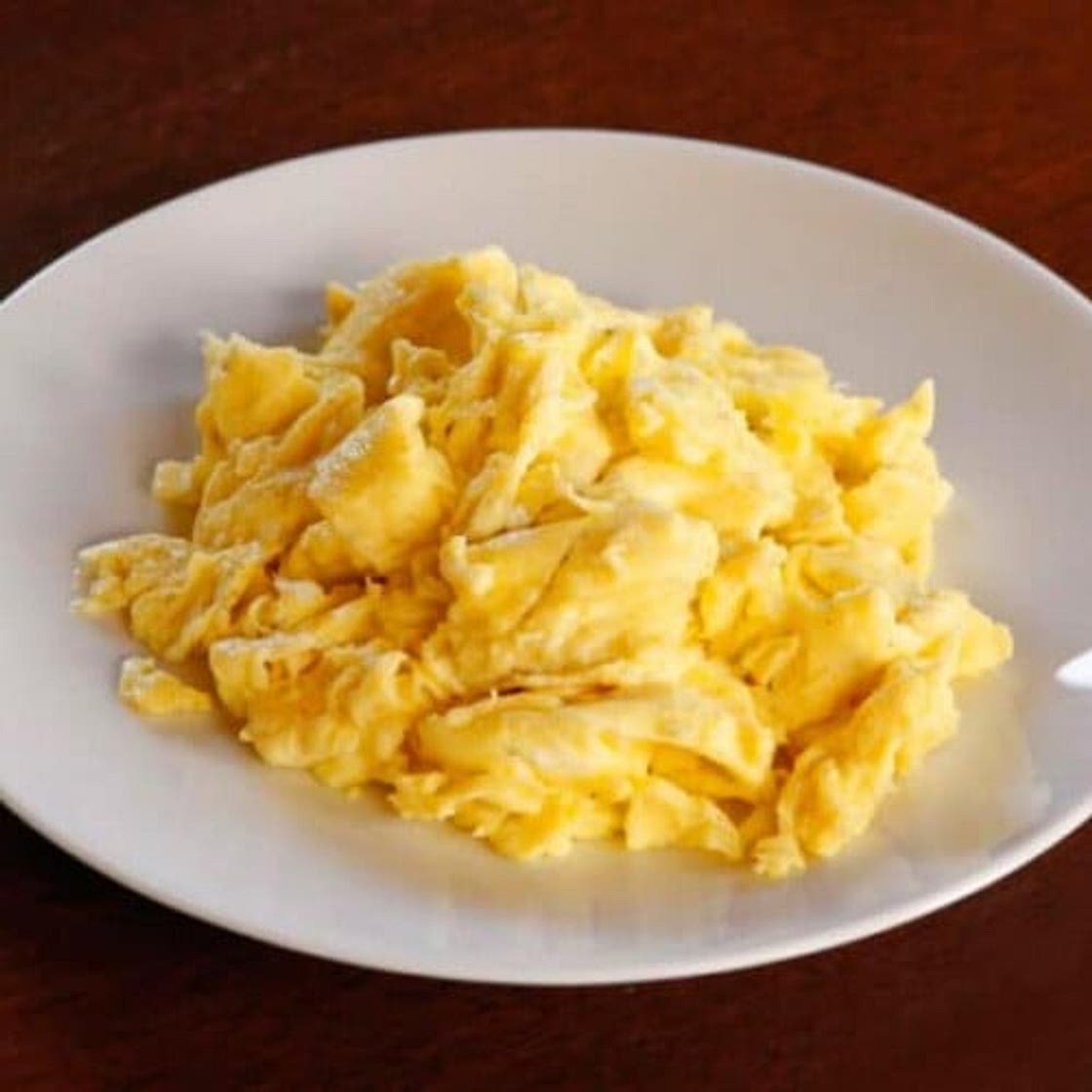 How to Make Fluffy Moist Scrambled Eggs