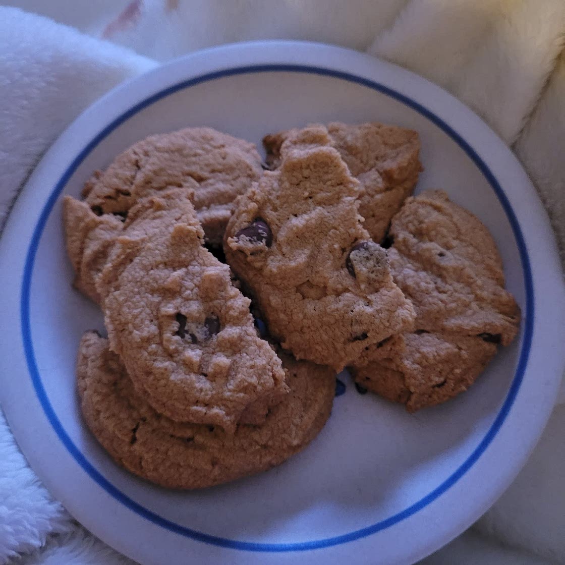 Peanut Butter Chocolate Chip Cookies (4 Ingredients!)