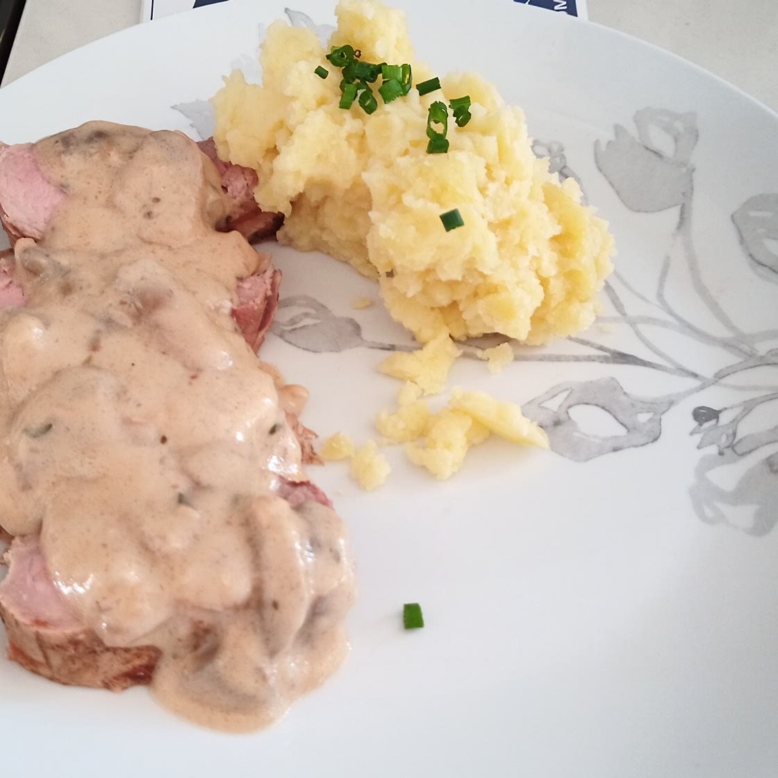 Filet de porc avec sauce aux champignons