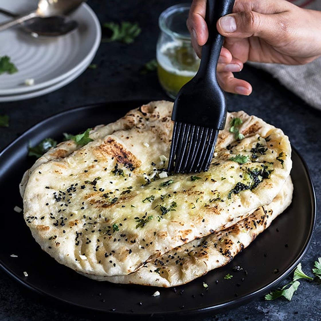 Restaurant Style Garlic Naan