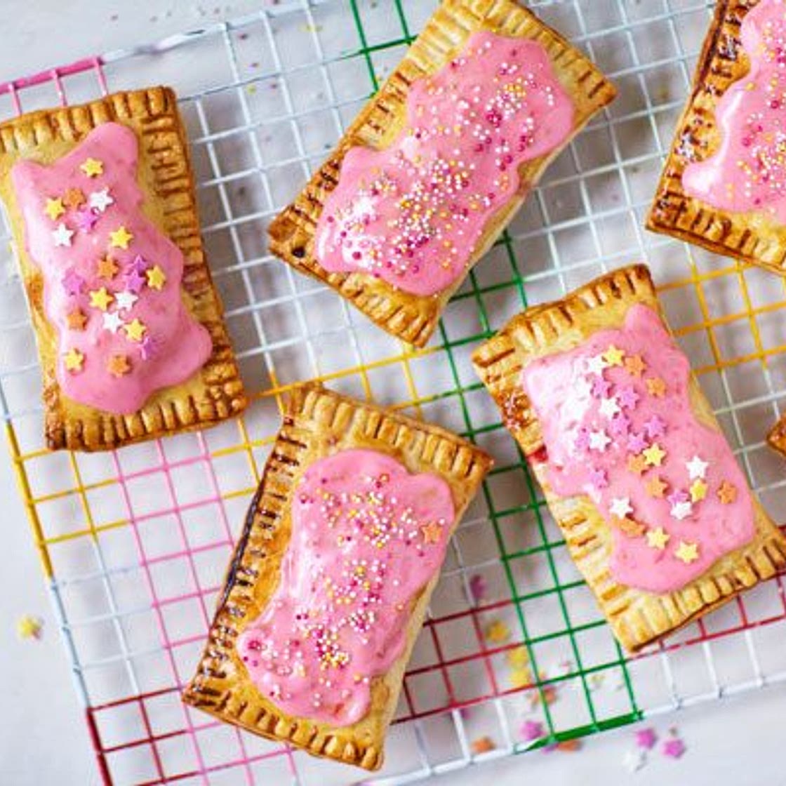 Peach melba pop pies