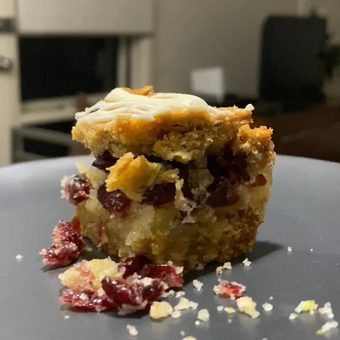 white chocolate cranberry crumb bars 🥧