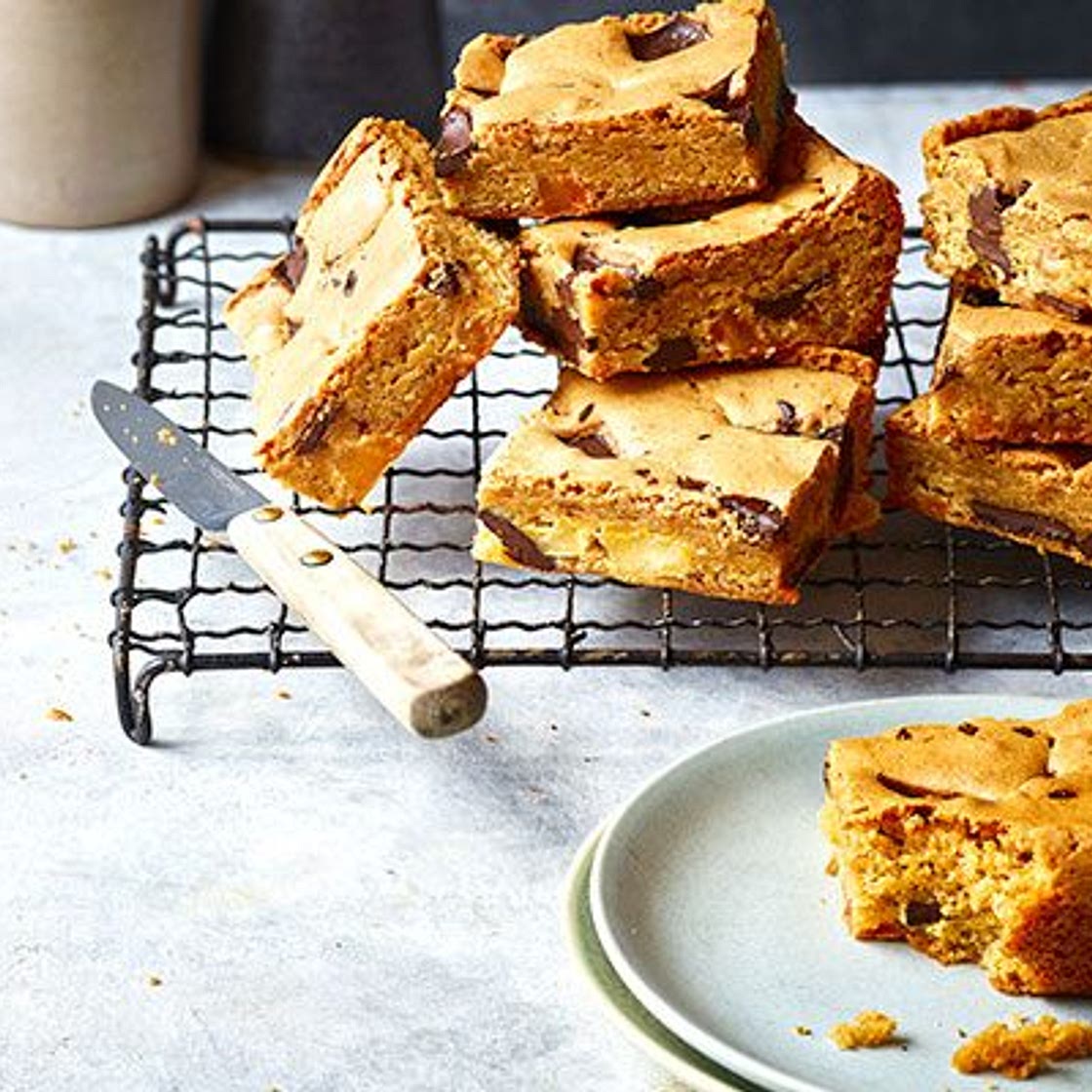 Caramel pear blondies