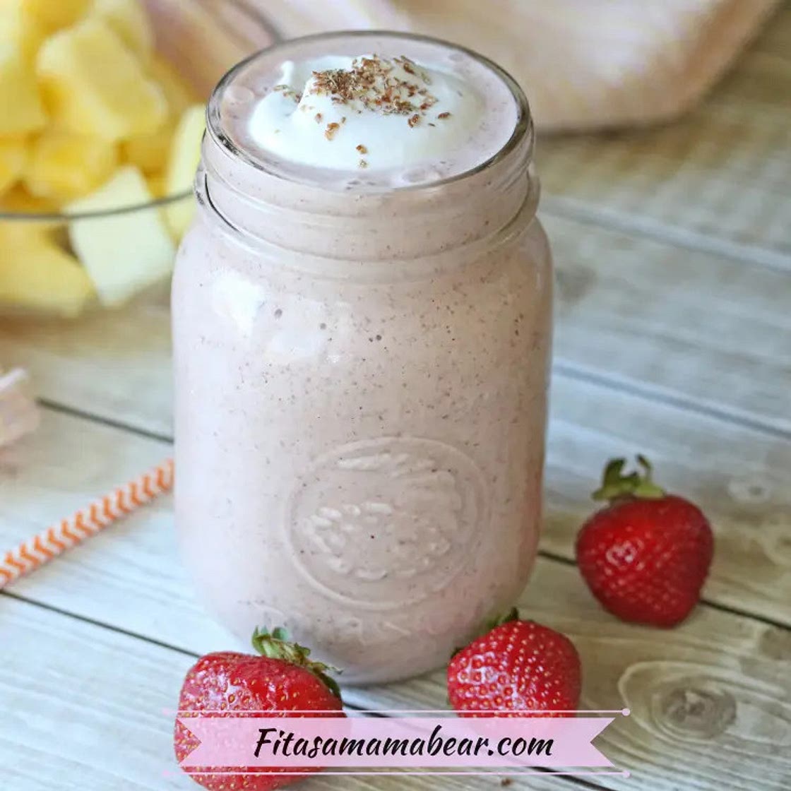 Strawberry Pineapple Smoothie (Dairy-Free)