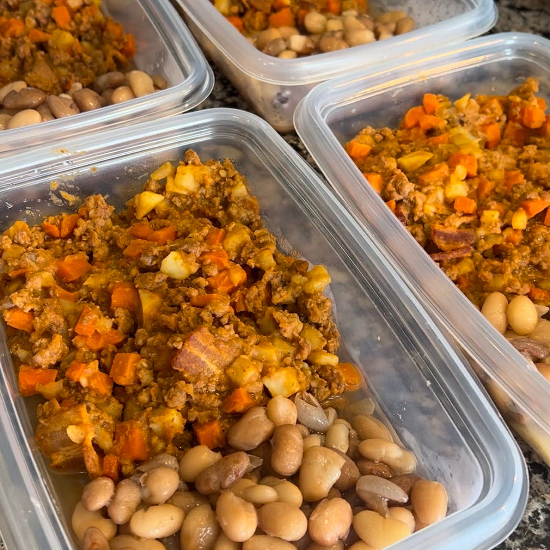 PICADILLO Y FRIJOLES