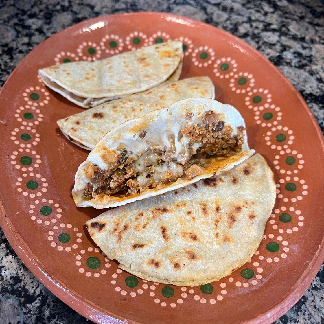 QUESADILLAS DE CHORIZO Y CHAMPIÑONES 