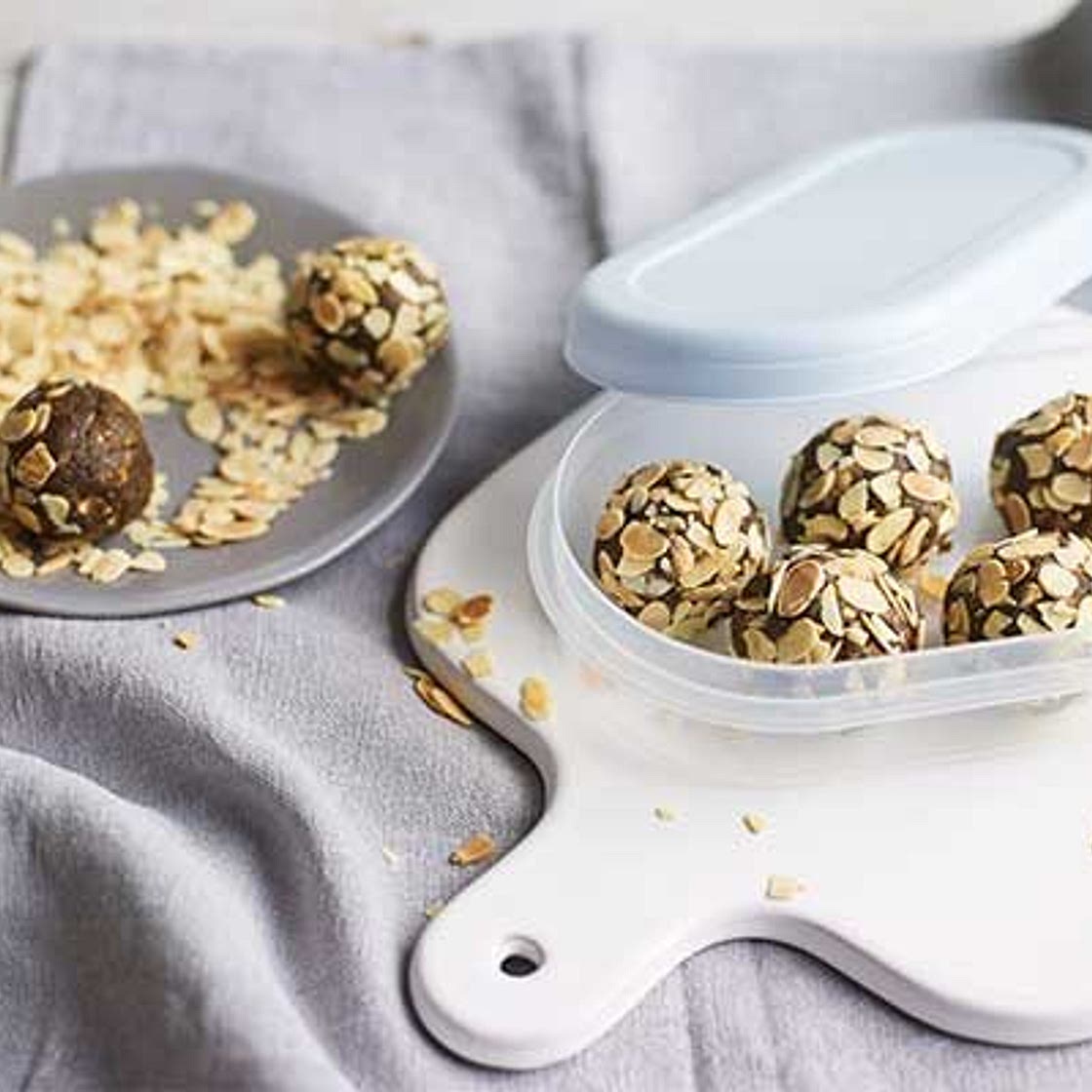 Nut & raisin protein balls