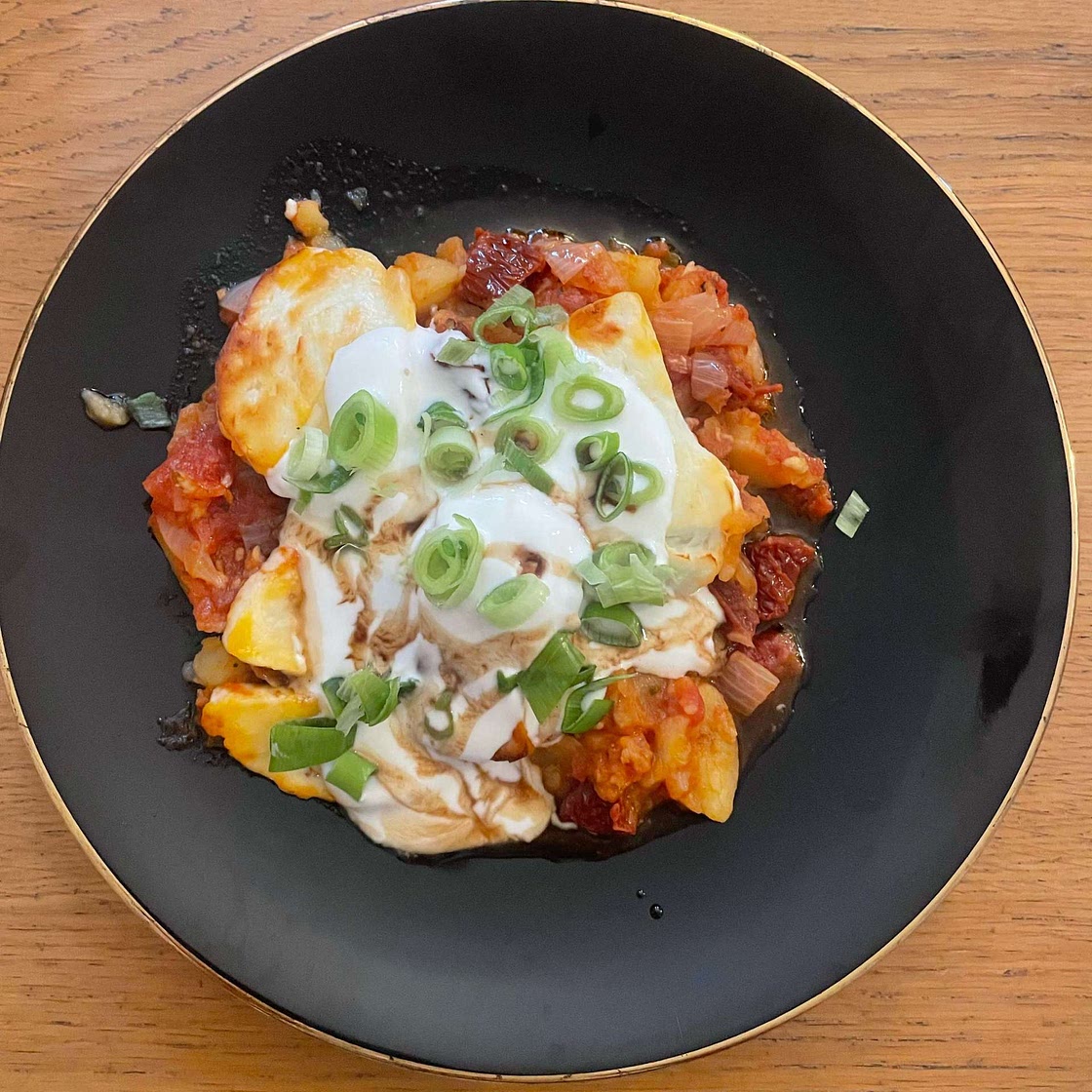 Crispy potato and halloumi bake