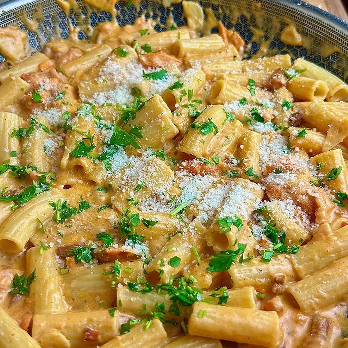 CREAMY GARLICKY TOMATOEY PANCETTA RIGATONI