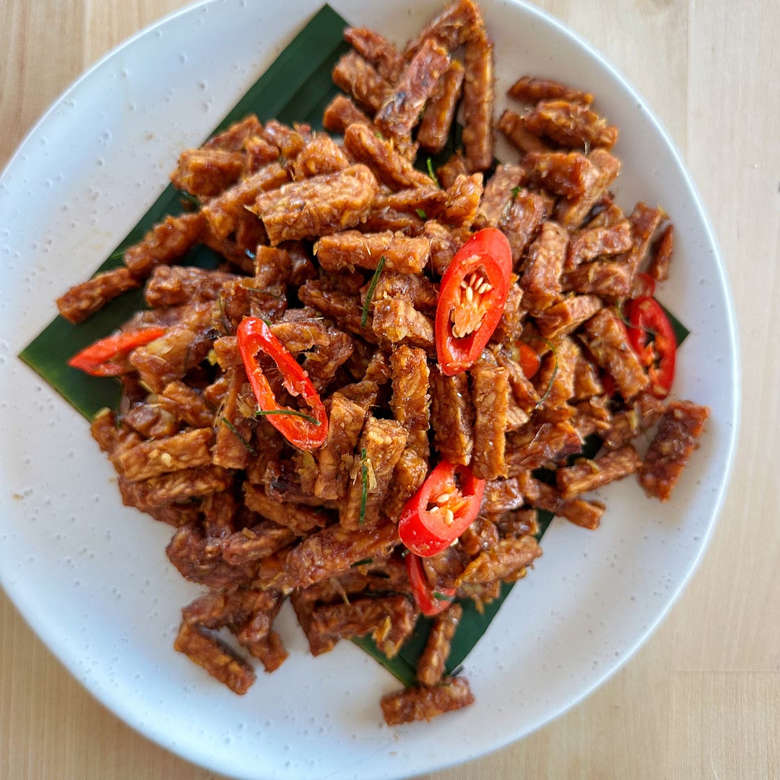 Tempe Kecap (Indonesian style sweet and sticky tempeh!)