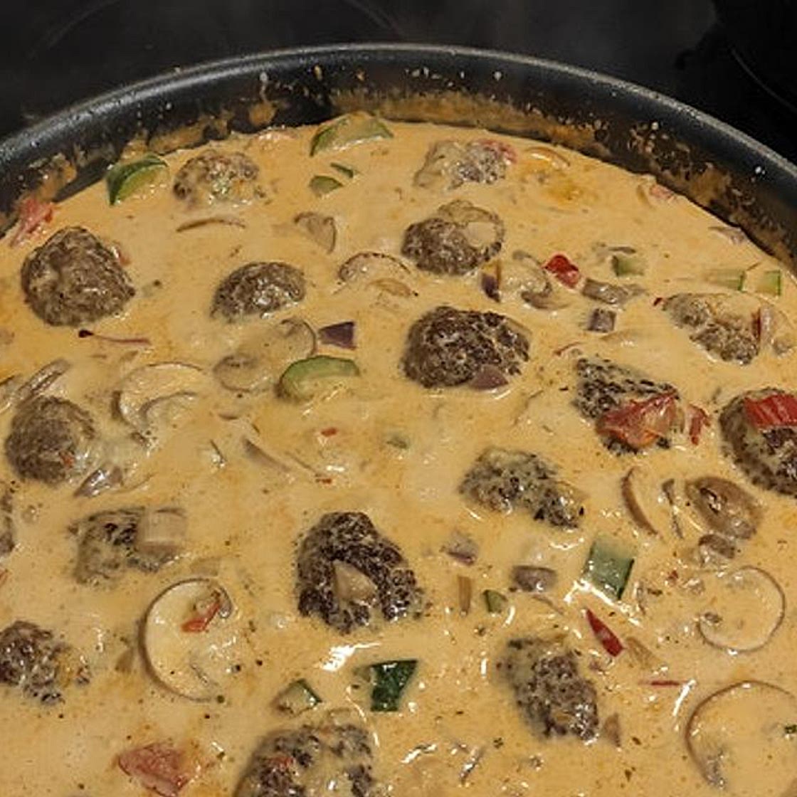 Makkaroni mit Hackbällchen