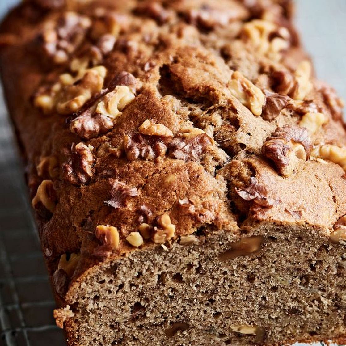 Banana and walnut loaf cake