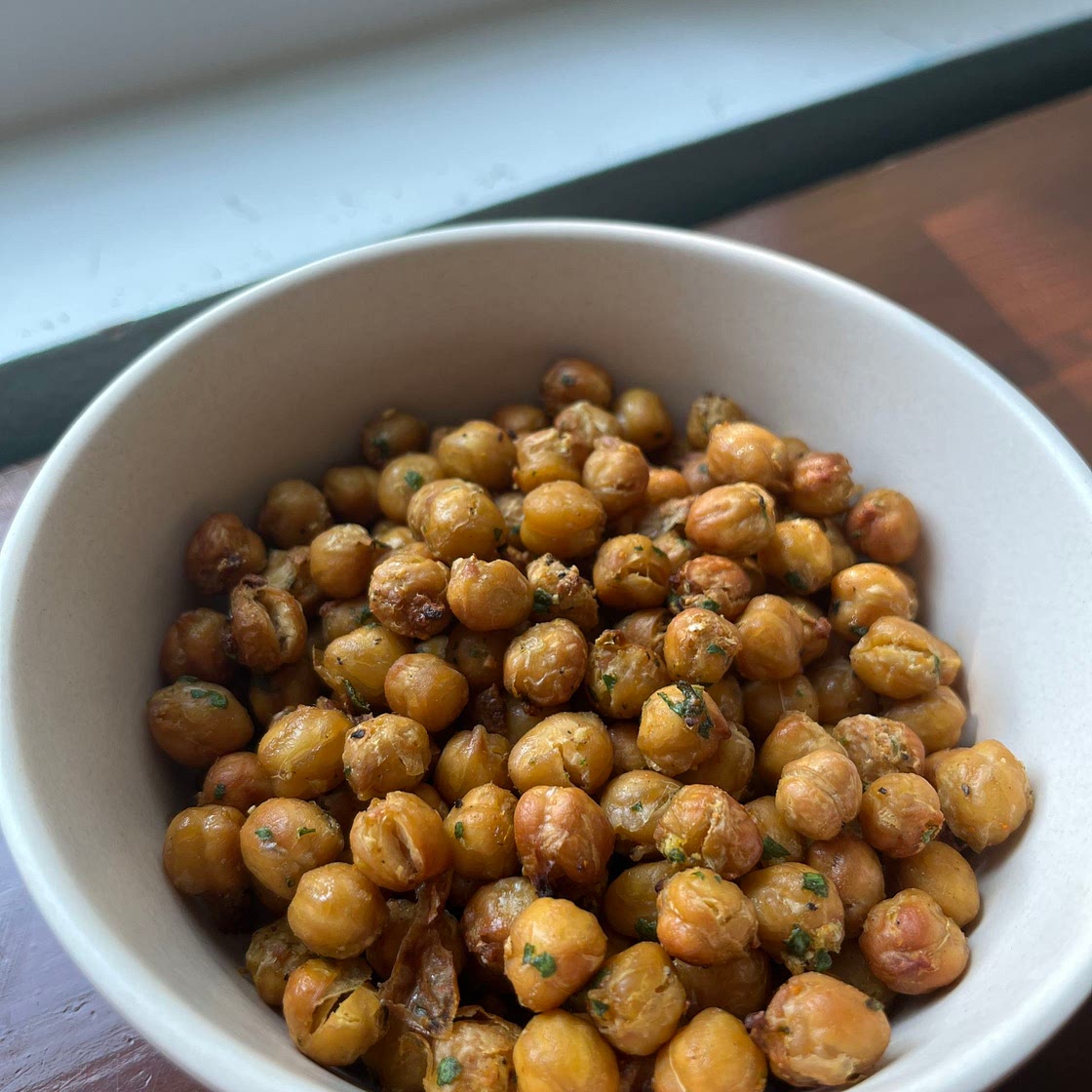 Spicy Garlic Air Fryer Chickpeas 