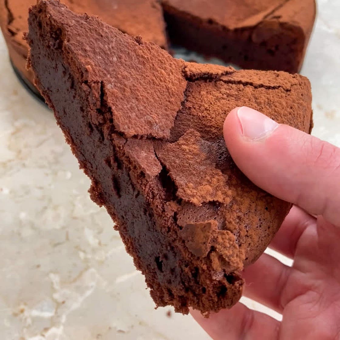 FLOURLESS CHOCOLATE CAKE
