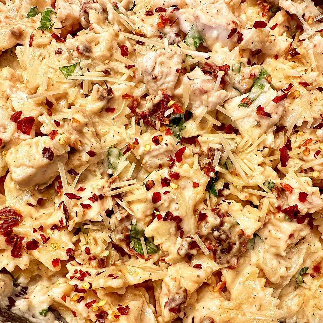 Creamy Chicken and Sundried Tomato Pasta