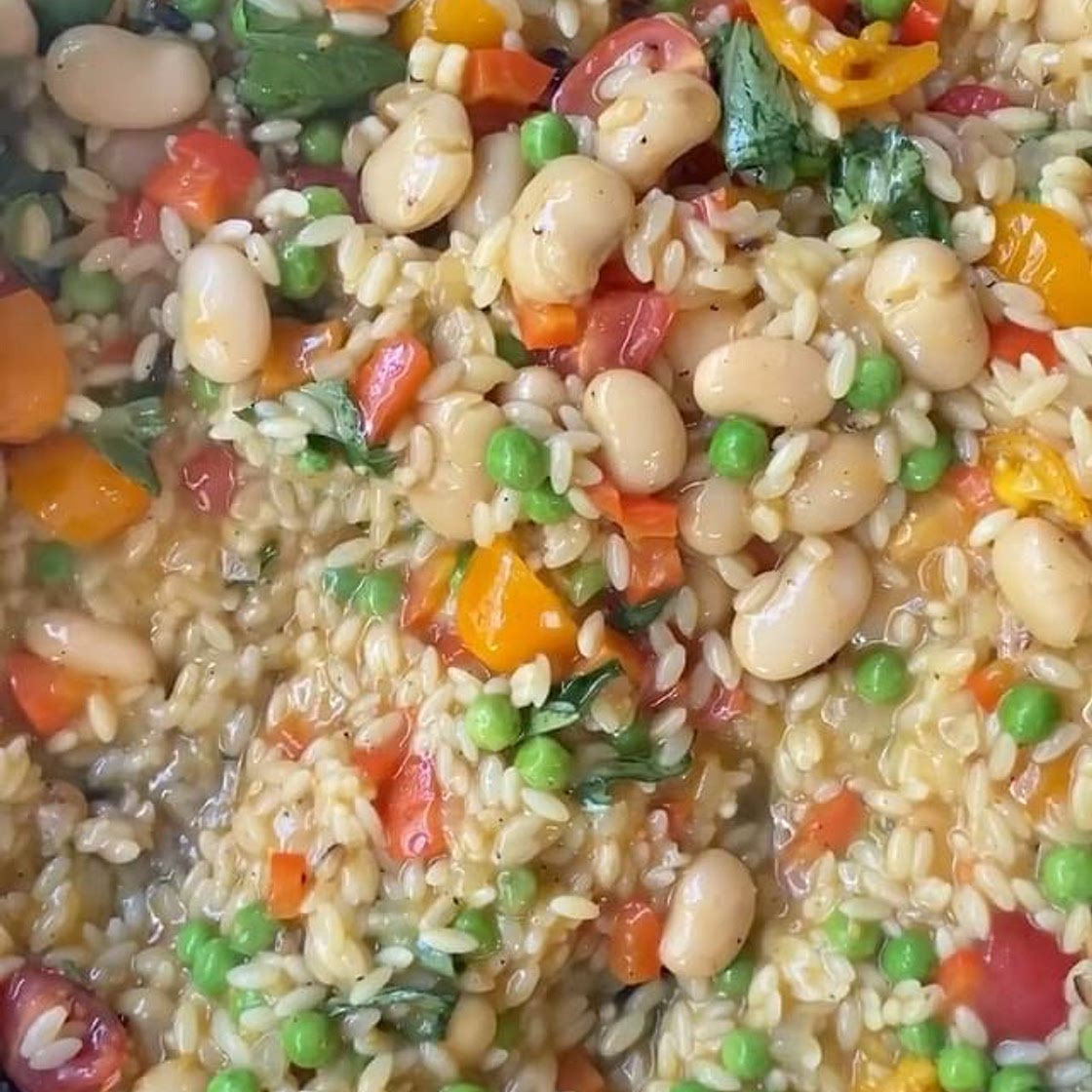 A one pan wonder! This is such an easy recipe that’s packed with