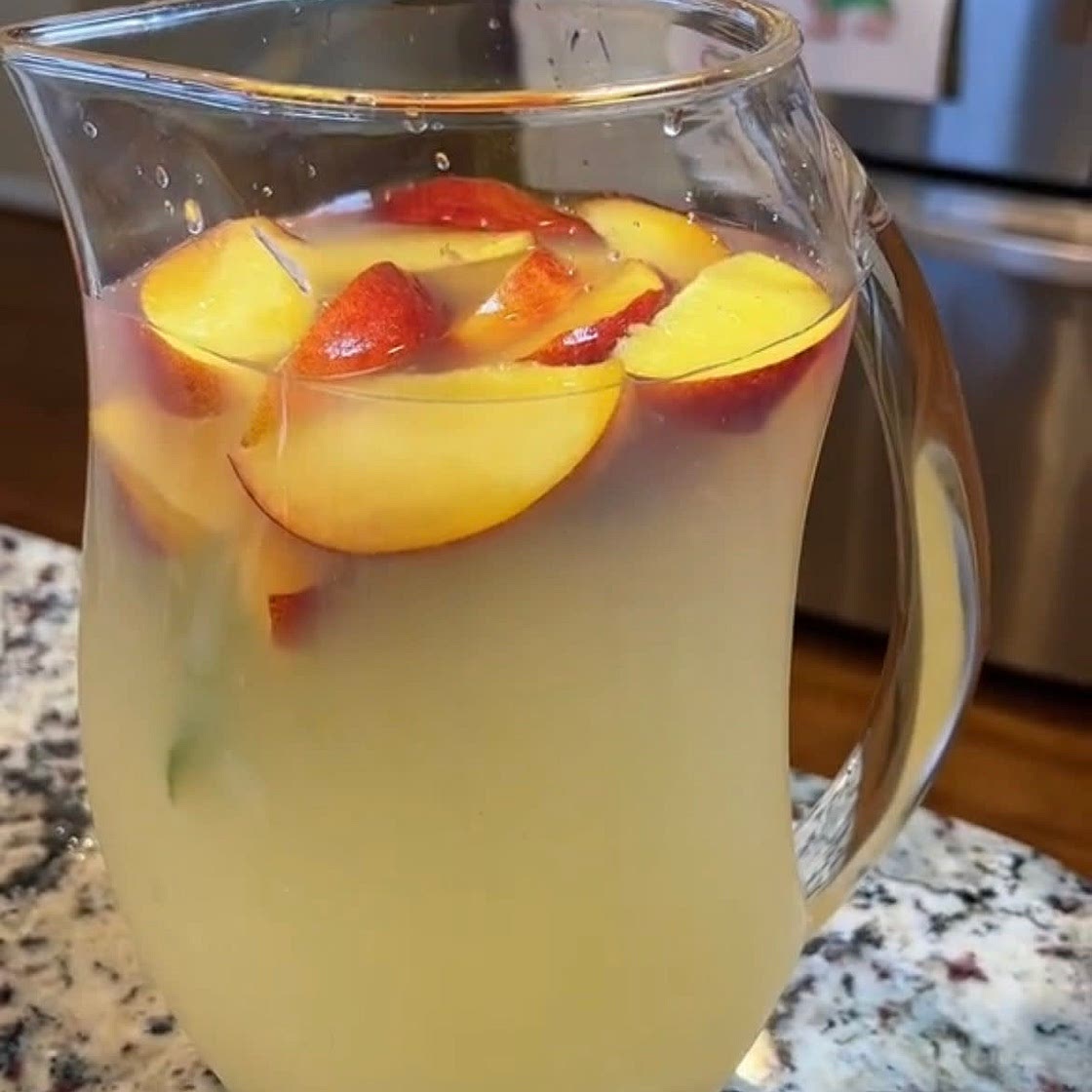 Spiked Peaches and Cream Lemonade 